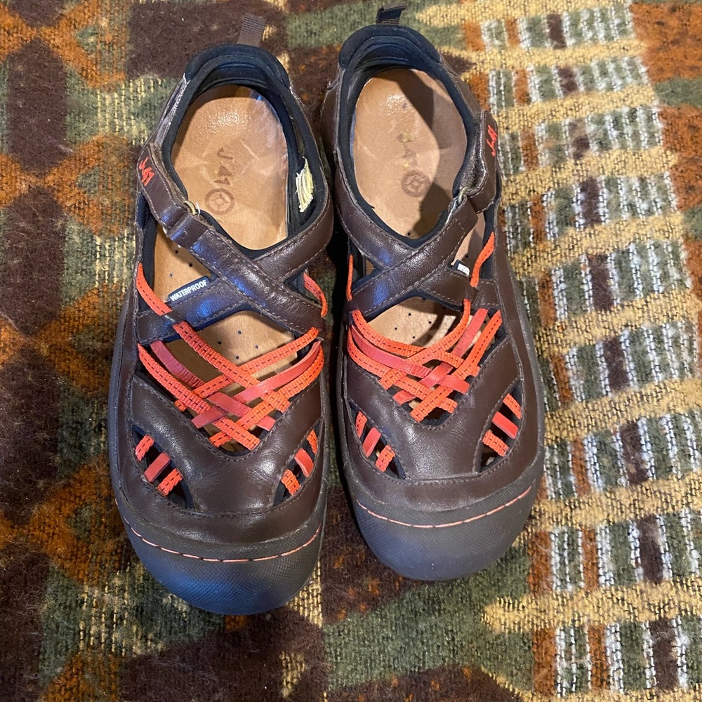 Jeep j-41 women adventure shoes I wear 7.5 but where to small for me .